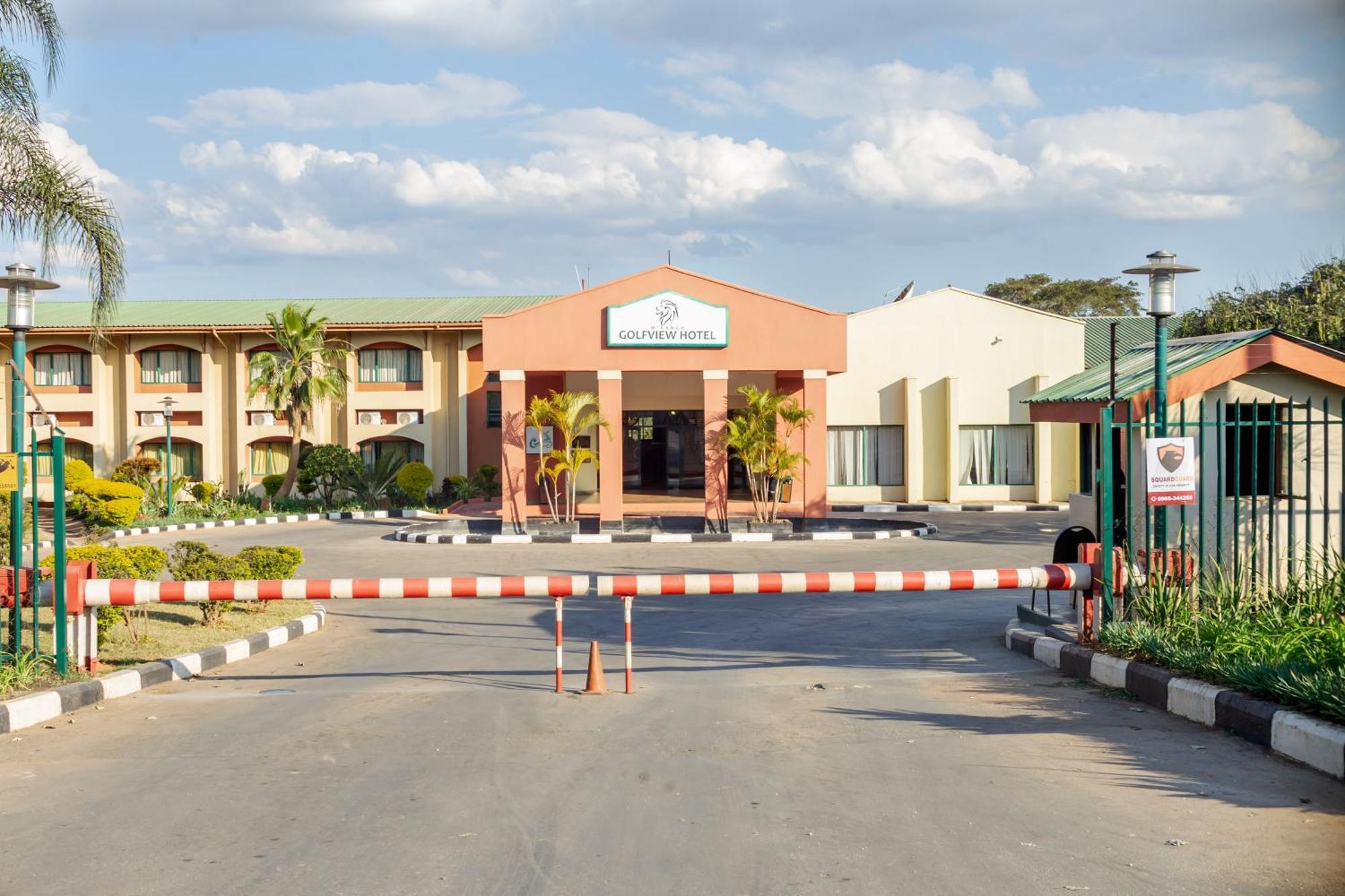 M'Kango Golfview Hotel 卢萨卡 外观 照片