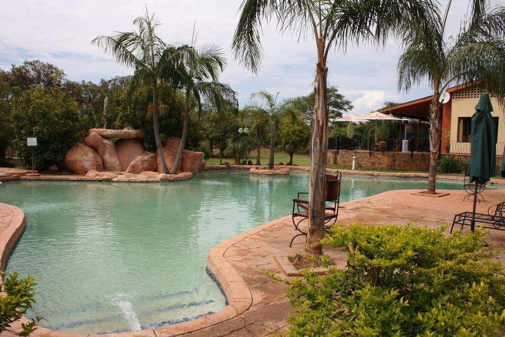 M'Kango Golfview Hotel 卢萨卡 外观 照片