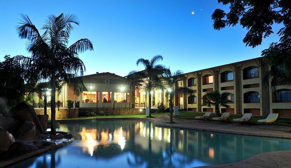 M'Kango Golfview Hotel 卢萨卡 外观 照片