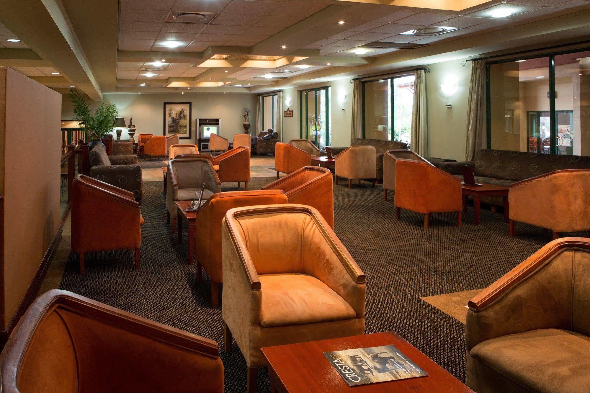 M'Kango Golfview Hotel 卢萨卡 外观 照片